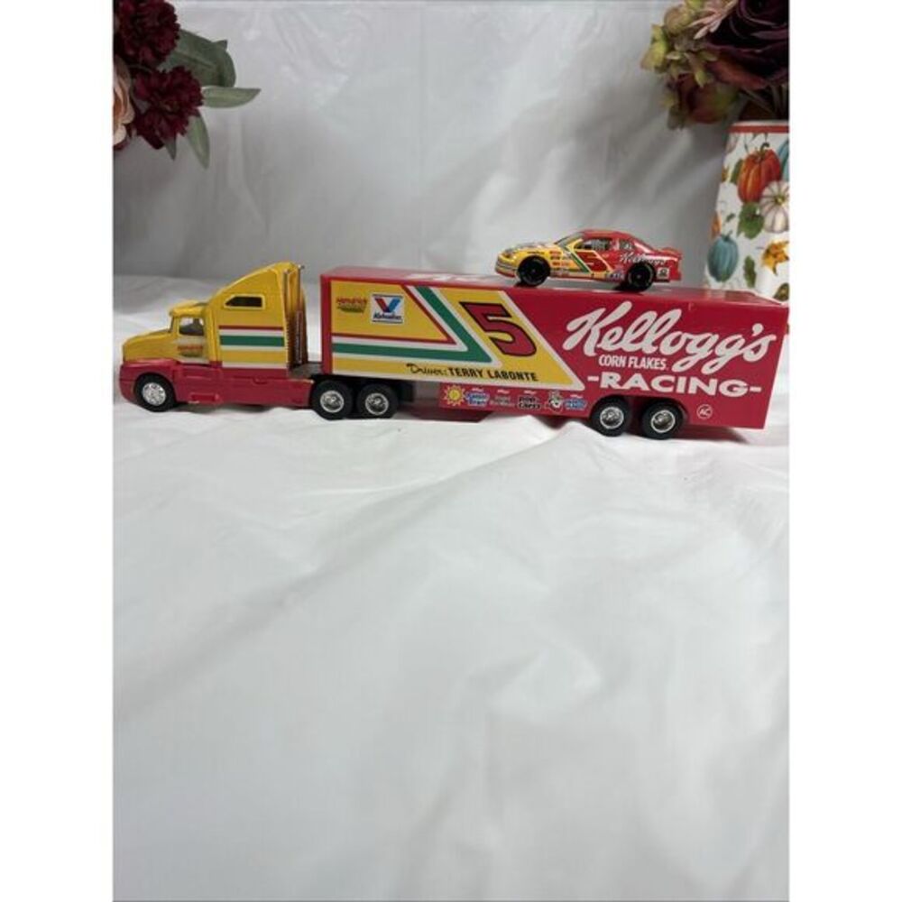 1997 Racing Champions 1:87 Micro Team Transporter NASCAR Terry Labonte Kellogg's